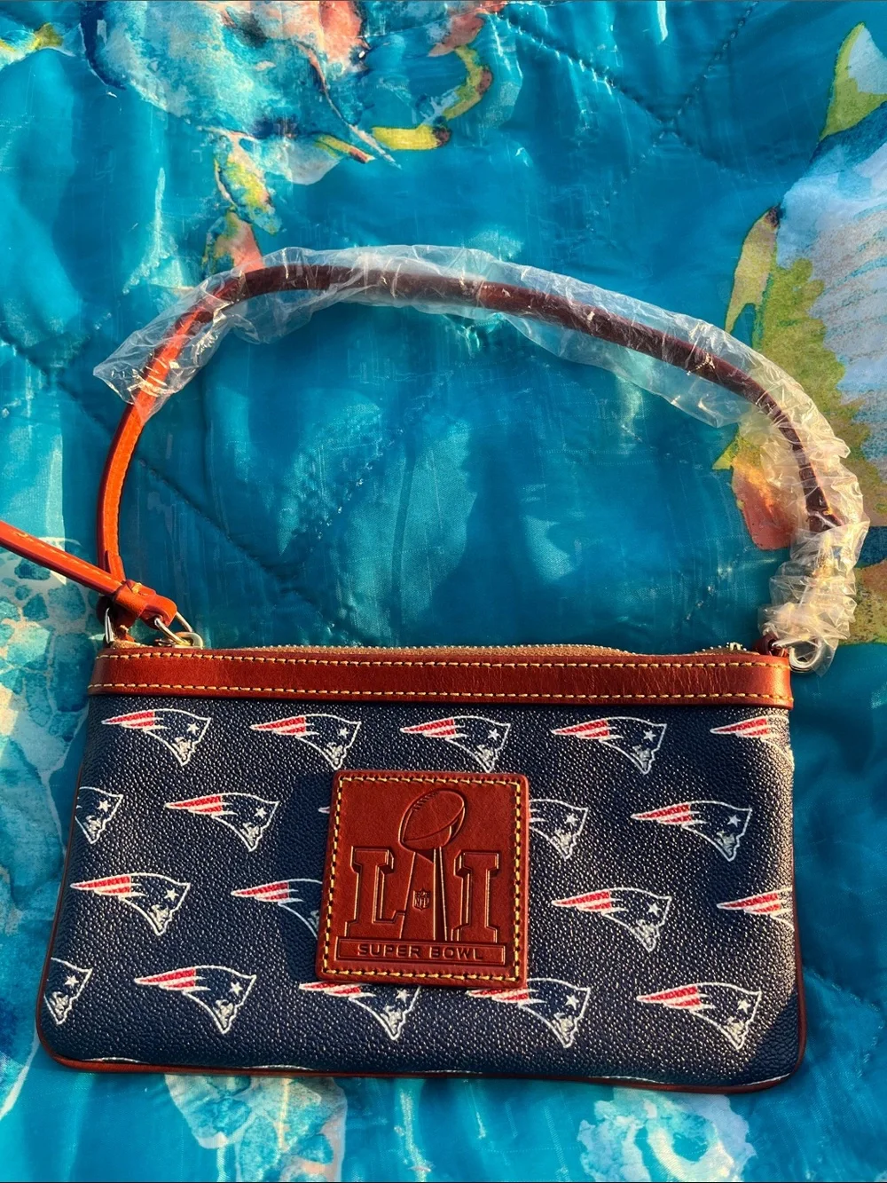 Dooney & Bourke compact dooney